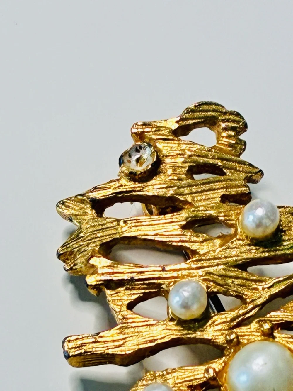 VTG Gold-Tone Pearl Accent Coral Reef Bar Brooch Pre Loved- Women Jewelry